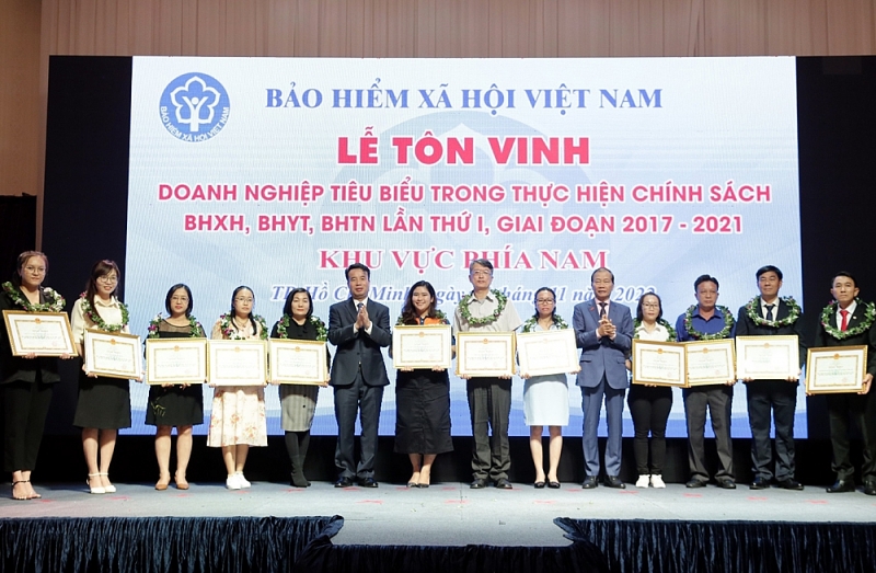 bhxh viet nam ton vinh 103 doanh nghiep tieu bieu phia nam trong thuc hien chinh sach phap luat bhxh bhyt bhtn