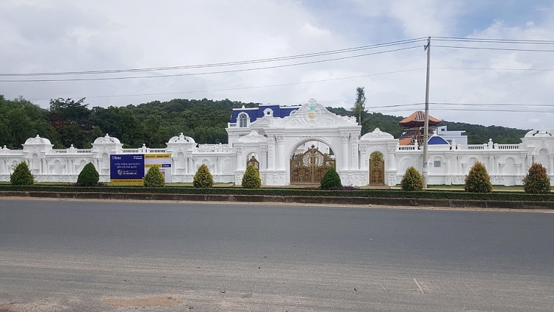 phu quoc lieu co bo tay voi khu biet thu hoanh trang khong phep