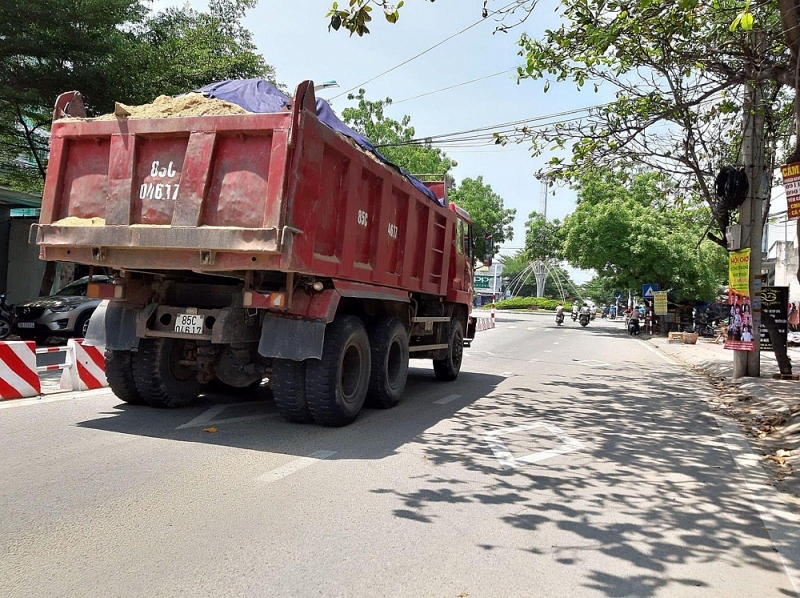 ninh thuan tiem an nhieu nguy co tai nan giao thong tu xe cho vat lieu qua kho qua tai