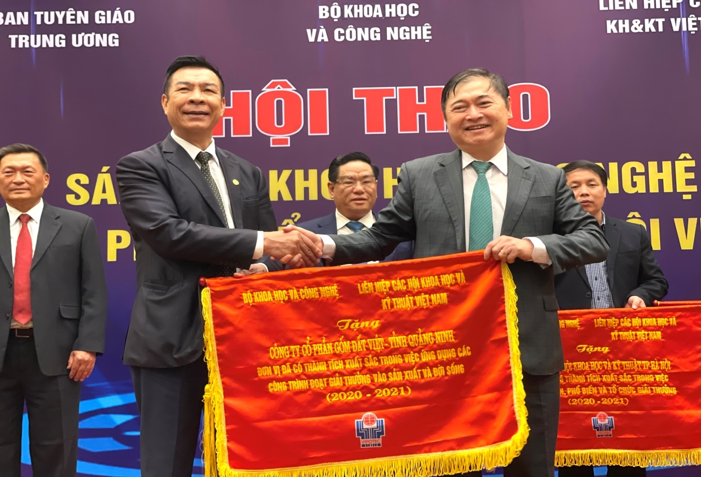 Gốm Đất Việt – Đơn vị tiên phong trong việc nghiên cứu sáng tạo và ứng dụng khoa học công nghệ vào sản xuất