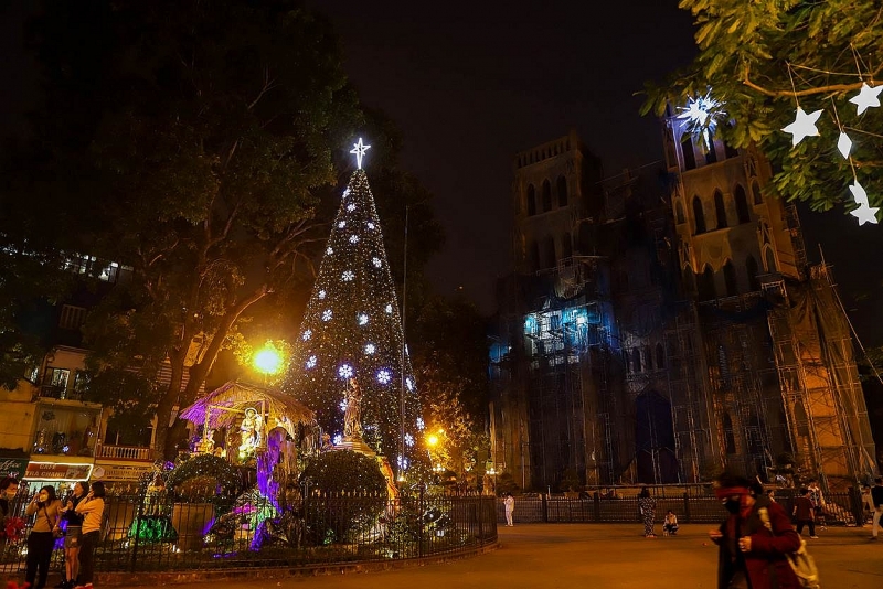 khong khi giang sinh tran ngap duong pho ha noi