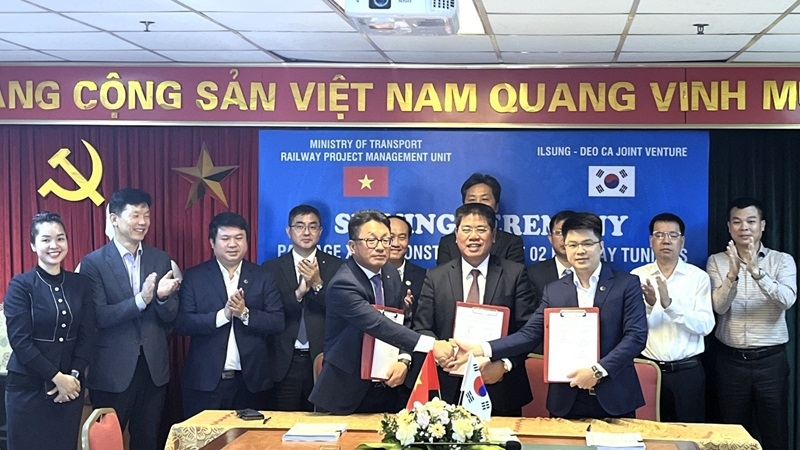 Liên danh Ilsung - Đèo Cả  ký hợp đồng xây dựng 2 hầm đường sắt Khe Nét